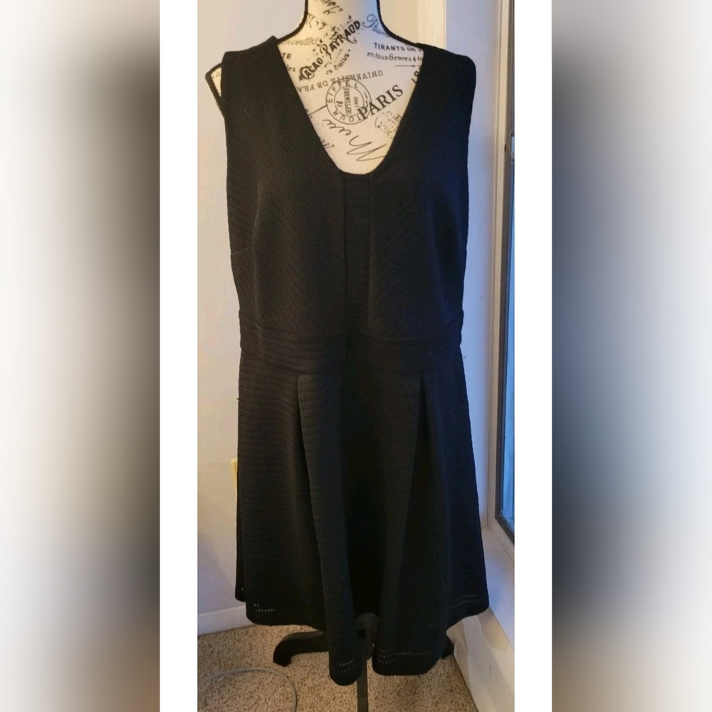 Jennifer Lopez Textured Black Midi Dress